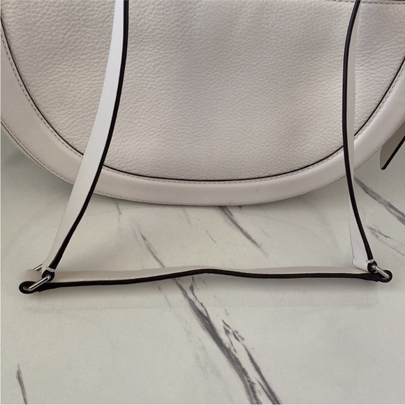 Michael Kors White Crescent Shoulder Bag with Chain Detail - Picture 3 of 8